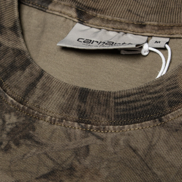 Carhartt WIP - Feather Tree L/S T-Shirt
Style # I037173-3ZQ
Color : Khaki / Shungite Camo Feather Tree