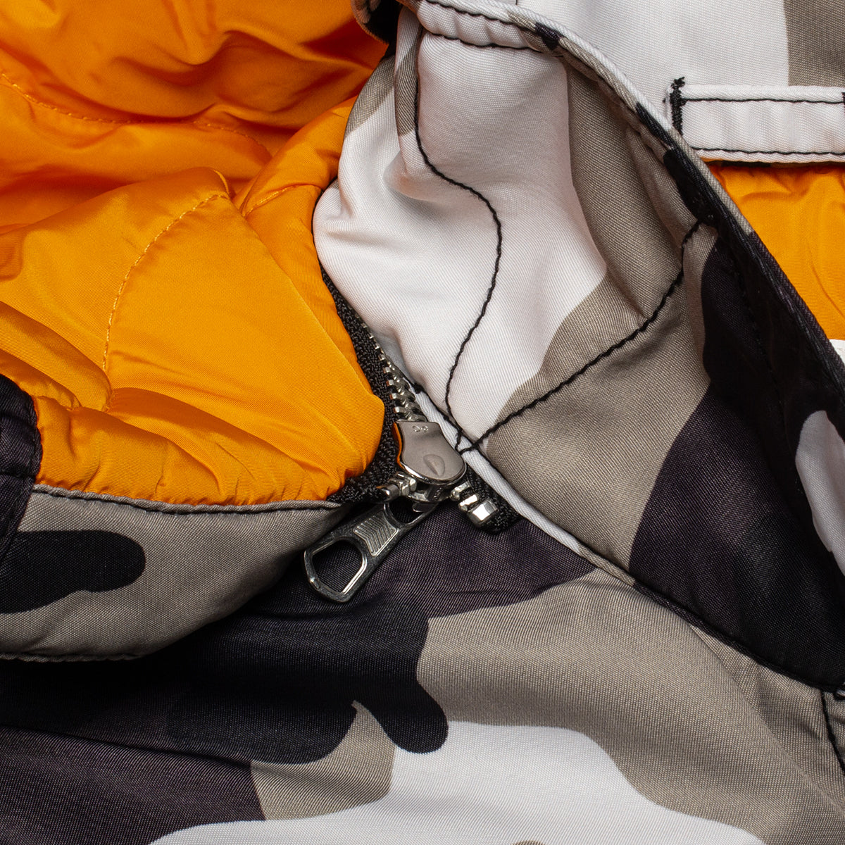 Stussy - Flight Bomber
Style # 115865
Color : Snow Camo