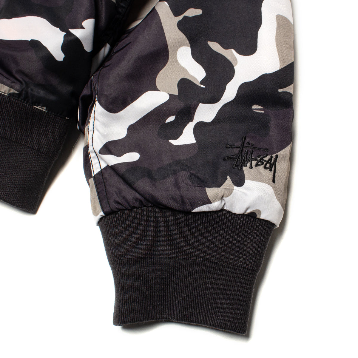 Stussy - Flight Bomber
Style # 115865
Color : Snow Camo