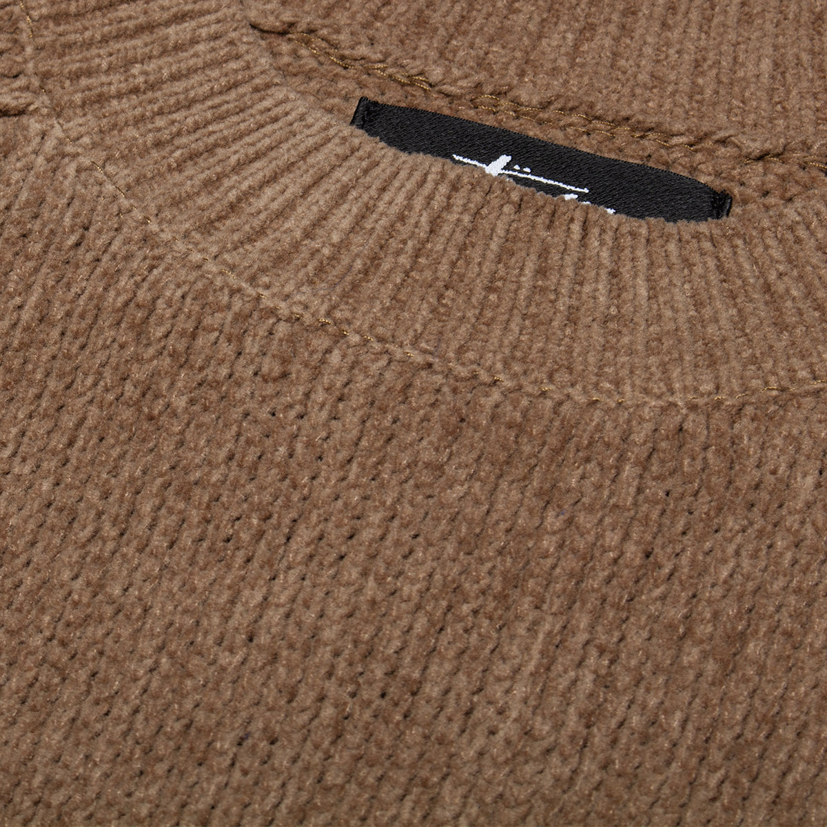 Stussy - Exposed Seam Sweater
Style # 117271
Color : Brown