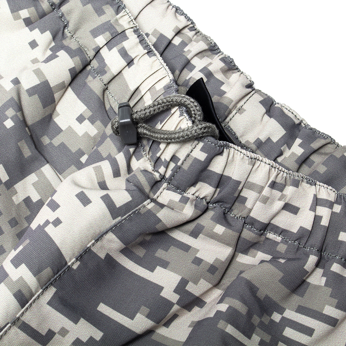 Stussy - Training Pant
Style # 116717
Color : Digital Camo