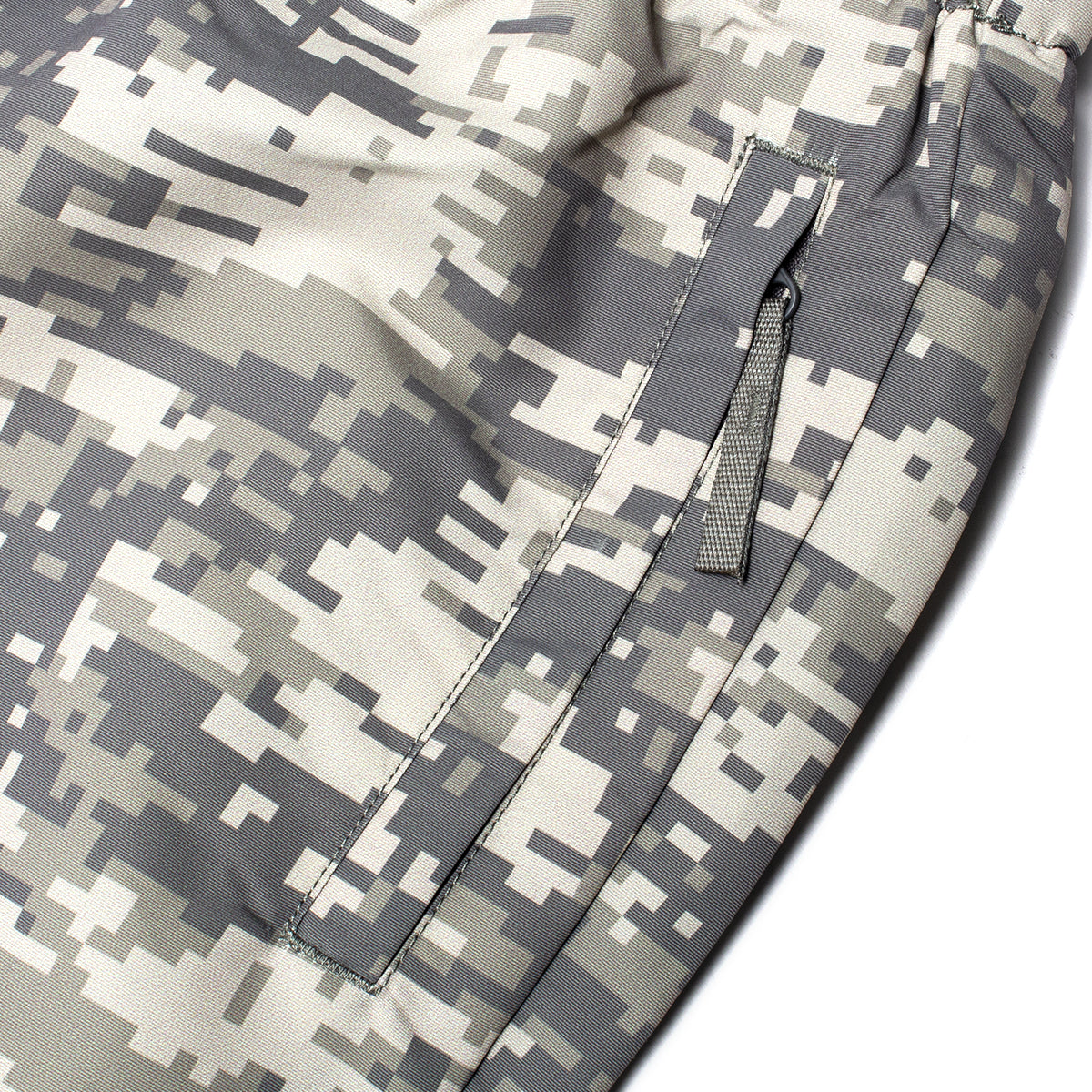 Stussy - Training Pant
Style # 116717
Color : Digital Camo