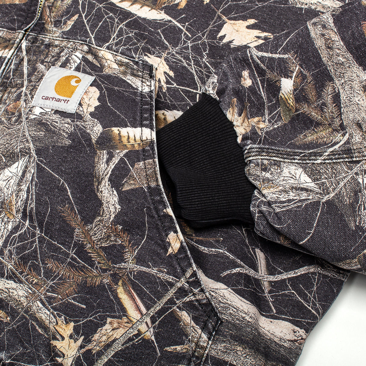 Carhartt WIP - OG Active Jacket (Winter)
Style # I035612-3X5
Color : Camo Feather Tree / Black (Heavy Stone Canvas)