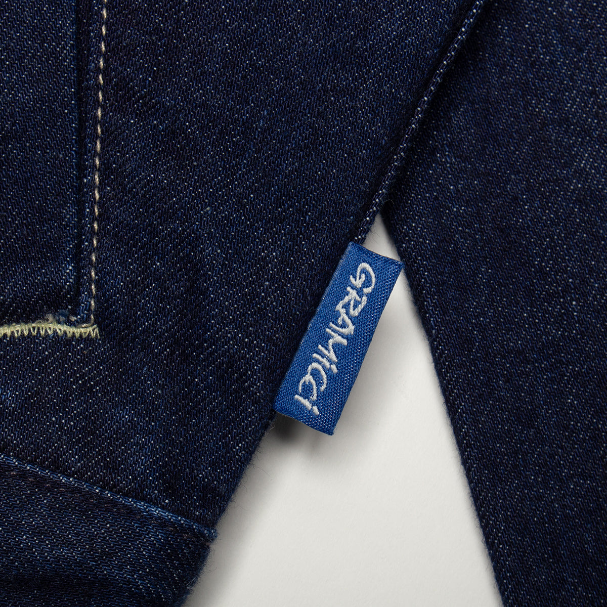 Gramicci - Japanese Slub Denim Jacket
Style # G5FM-J027
Color : Indigo