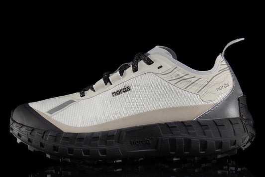 Norda - Women's 001A
Color : Cinder
Upper : Woven Bio-Dyneema®