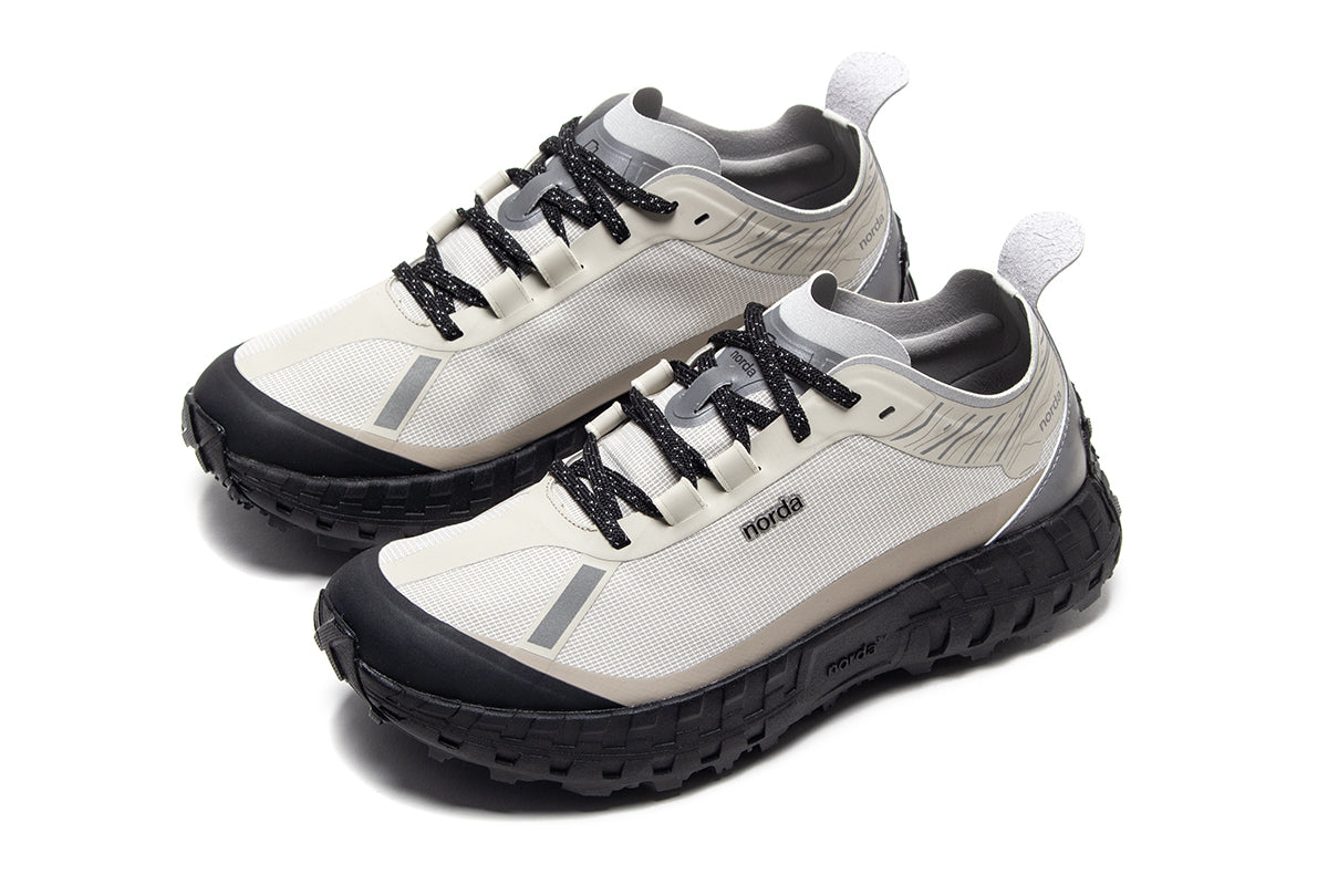 Norda - Women's 001A
Color : Cinder
Upper : Woven Bio-Dyneema®