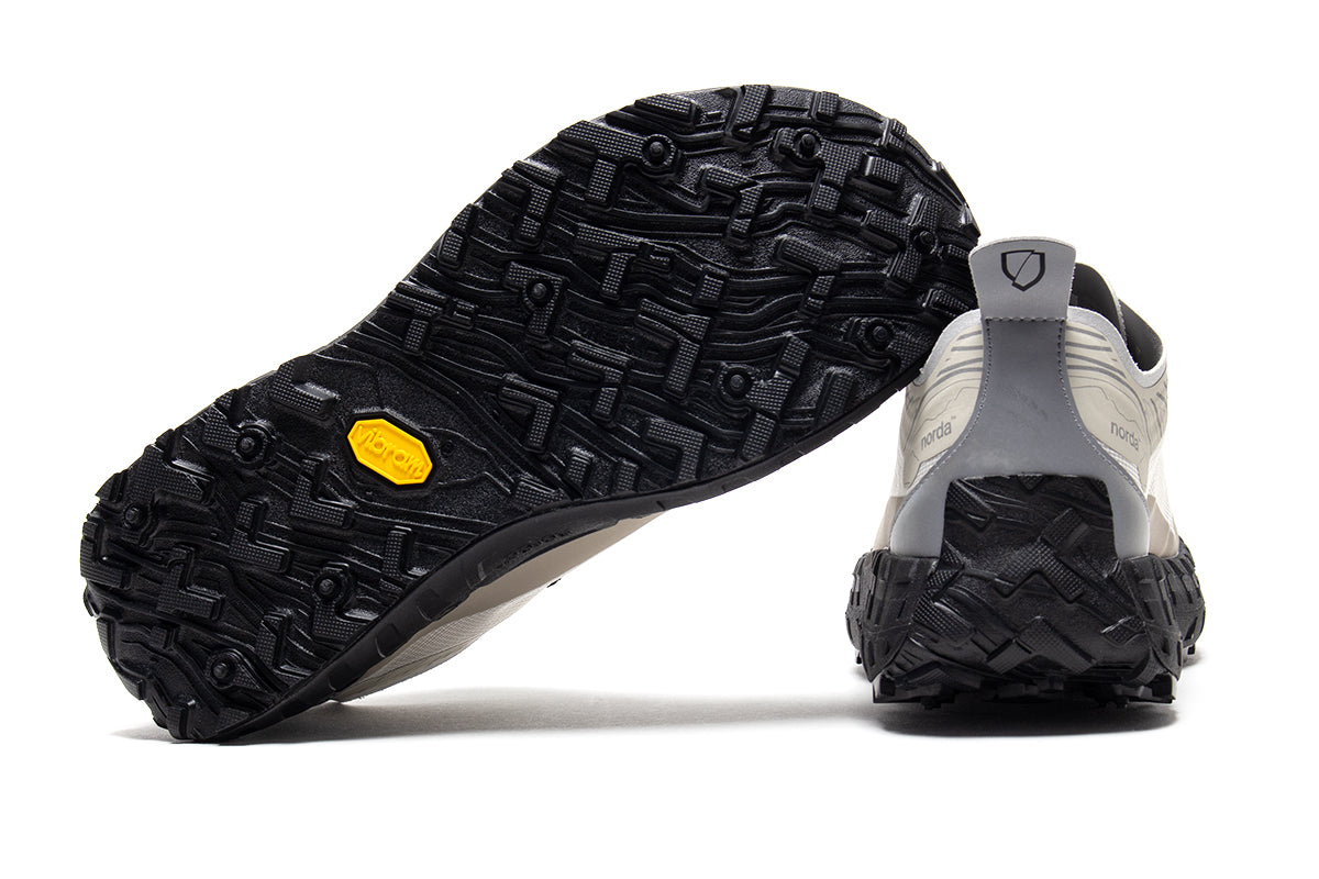 Norda - Women's 001A
Color : Cinder
Upper : Woven Bio-Dyneema®