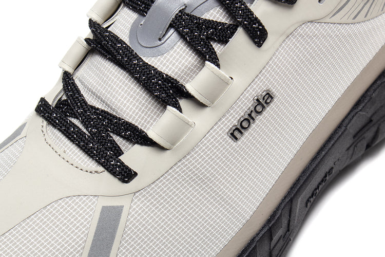 Norda - Women's 001A
Color : Cinder
Upper : Woven Bio-Dyneema®