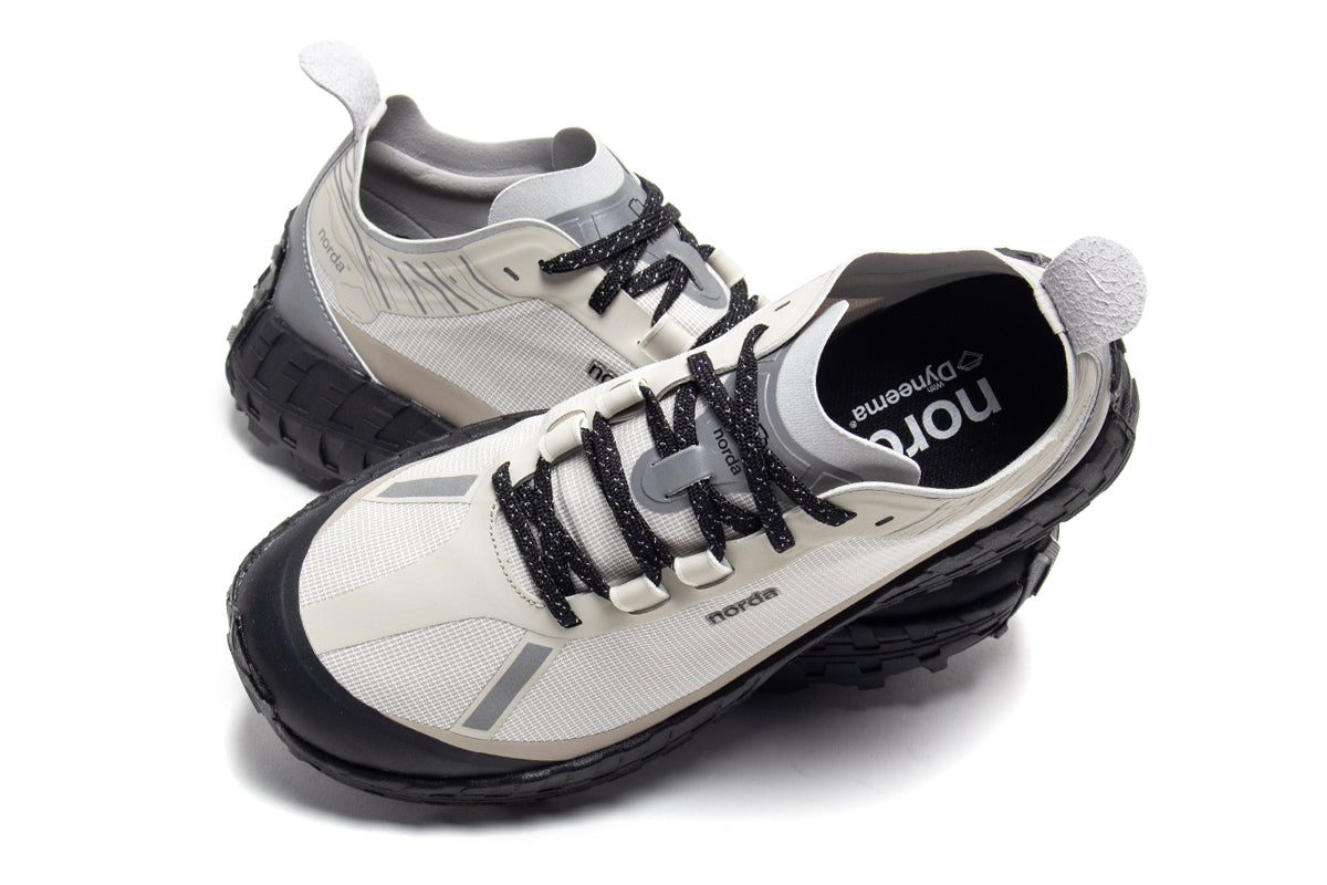 Norda - Women's 001A
Color : Cinder
Upper : Woven Bio-Dyneema®