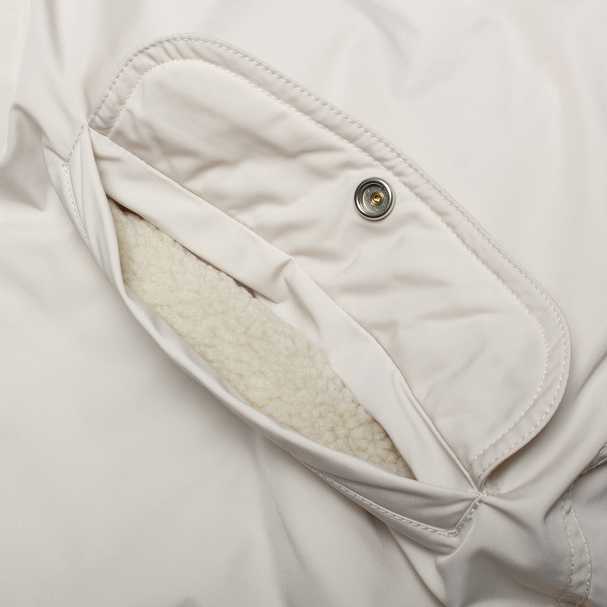 Stussy - Flight Parka
Style # 115967
Color : Bone