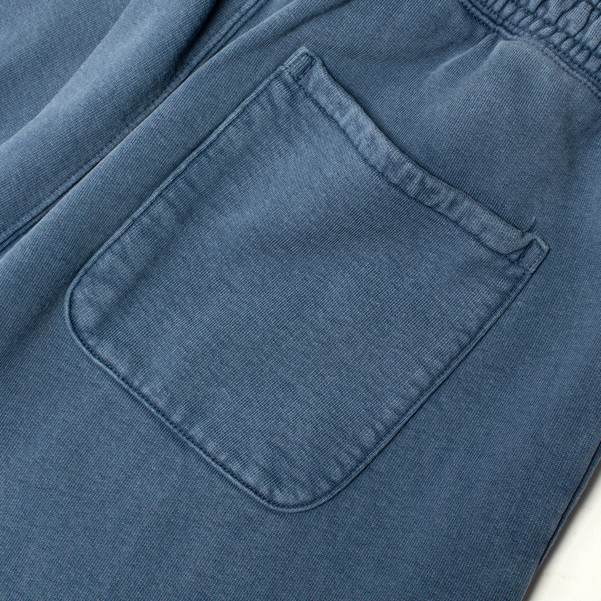 Stussy - Faded Graphic Fleece Pant
Style # 116667
Color : Washed Navy