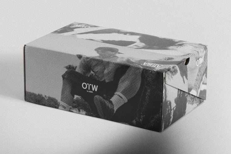 Vans OTW - Authentic 44 x Atiba Jefferson
Style # VN000EEUGC71
Color : Photo Print