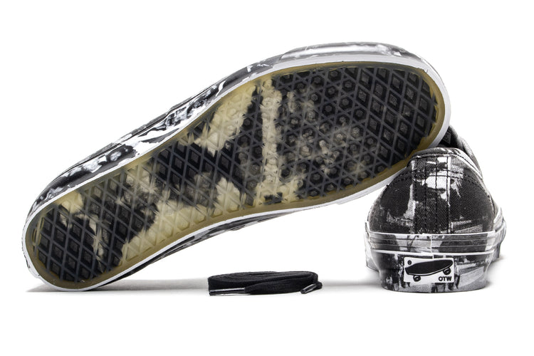 Vans OTW - Authentic 44 x Atiba Jefferson
Style # VN000EEUGC71
Color : Photo Print