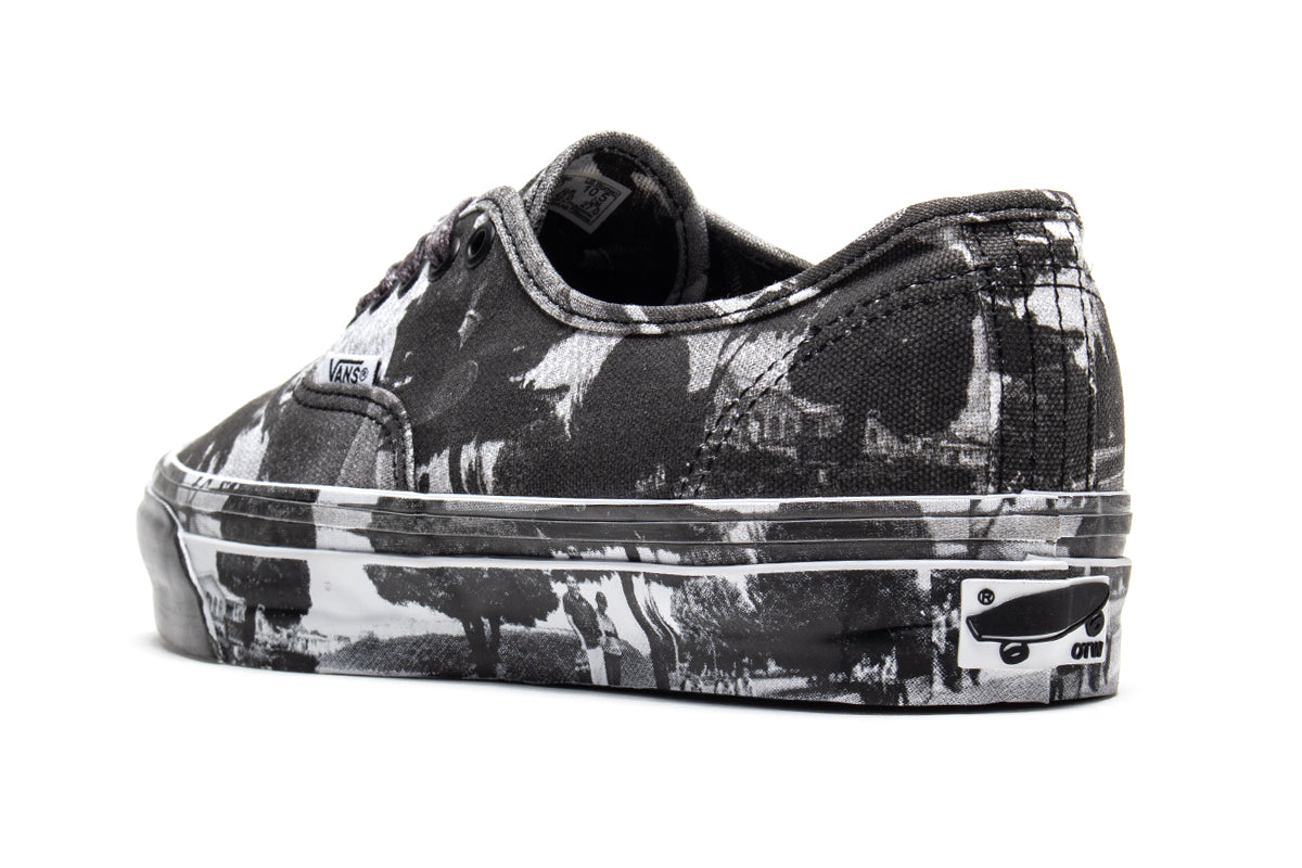 Vans OTW - Authentic 44 x Atiba Jefferson
Style # VN000EEUGC71
Color : Photo Print