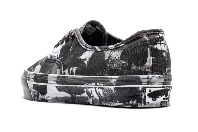 Vans OTW - Authentic 44 x Atiba Jefferson
Style # VN000EEUGC71
Color : Photo Print