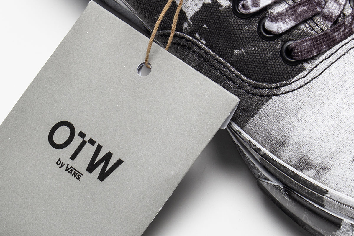 Vans OTW - Authentic 44 x Atiba Jefferson
Style # VN000EEUGC71
Color : Photo Print