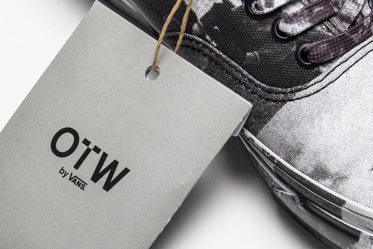 Vans OTW - Authentic 44 x Atiba Jefferson
Style # VN000EEUGC71
Color : Photo Print