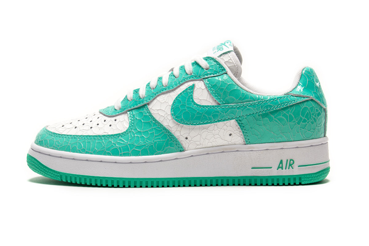 Nike - Air Force 1 '01 Cracked Leather
Style # JA0248-300
Color : Menta / White