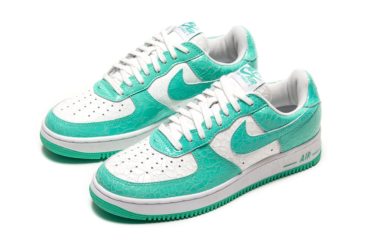 Nike - Air Force 1 '01 Cracked Leather
Style # JA0248-300
Color : Menta / White