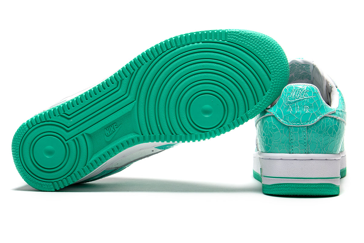 Nike - Air Force 1 '01 Cracked Leather
Style # JA0248-300
Color : Menta / White