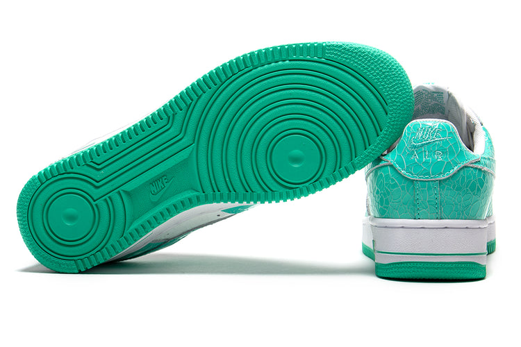 Nike - Air Force 1 '01 Cracked Leather
Style # JA0248-300
Color : Menta / White