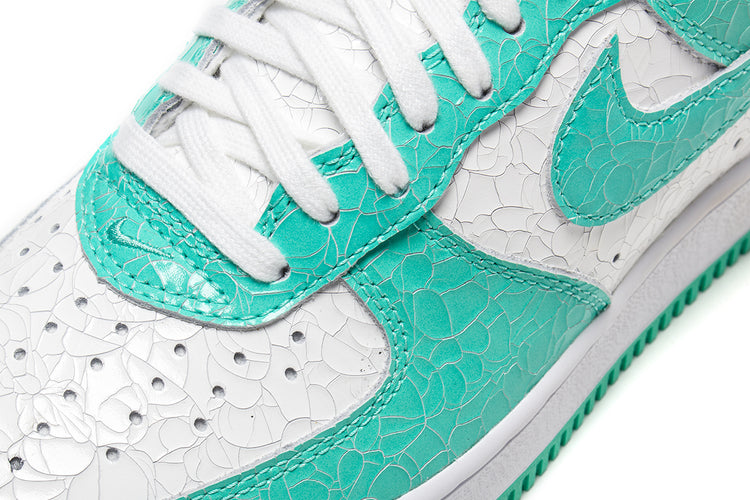 Nike - Air Force 1 '01 Cracked Leather
Style # JA0248-300
Color : Menta / White