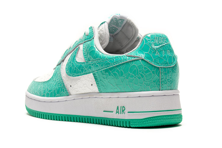 Nike - Air Force 1 '01 Cracked Leather
Style # JA0248-300
Color : Menta / White