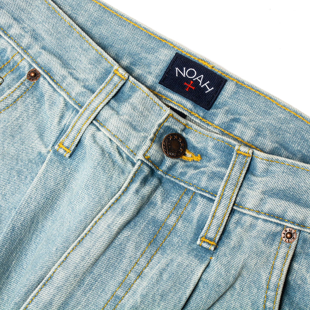 Noah | Pleated Jeans Color : Light Wash