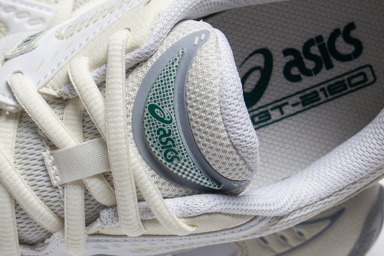 Asics | GT-2160
Style # 1203A320.105
Color : Cream / Jasper Green