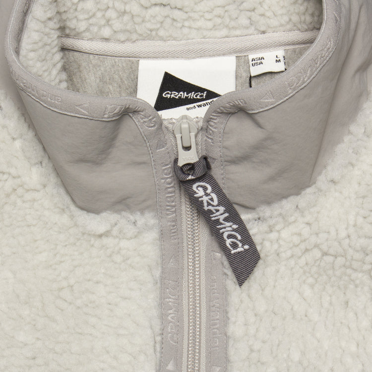 Gramicci x And Wander | JQ Tape Fleece Jacket
Color : Light Grey