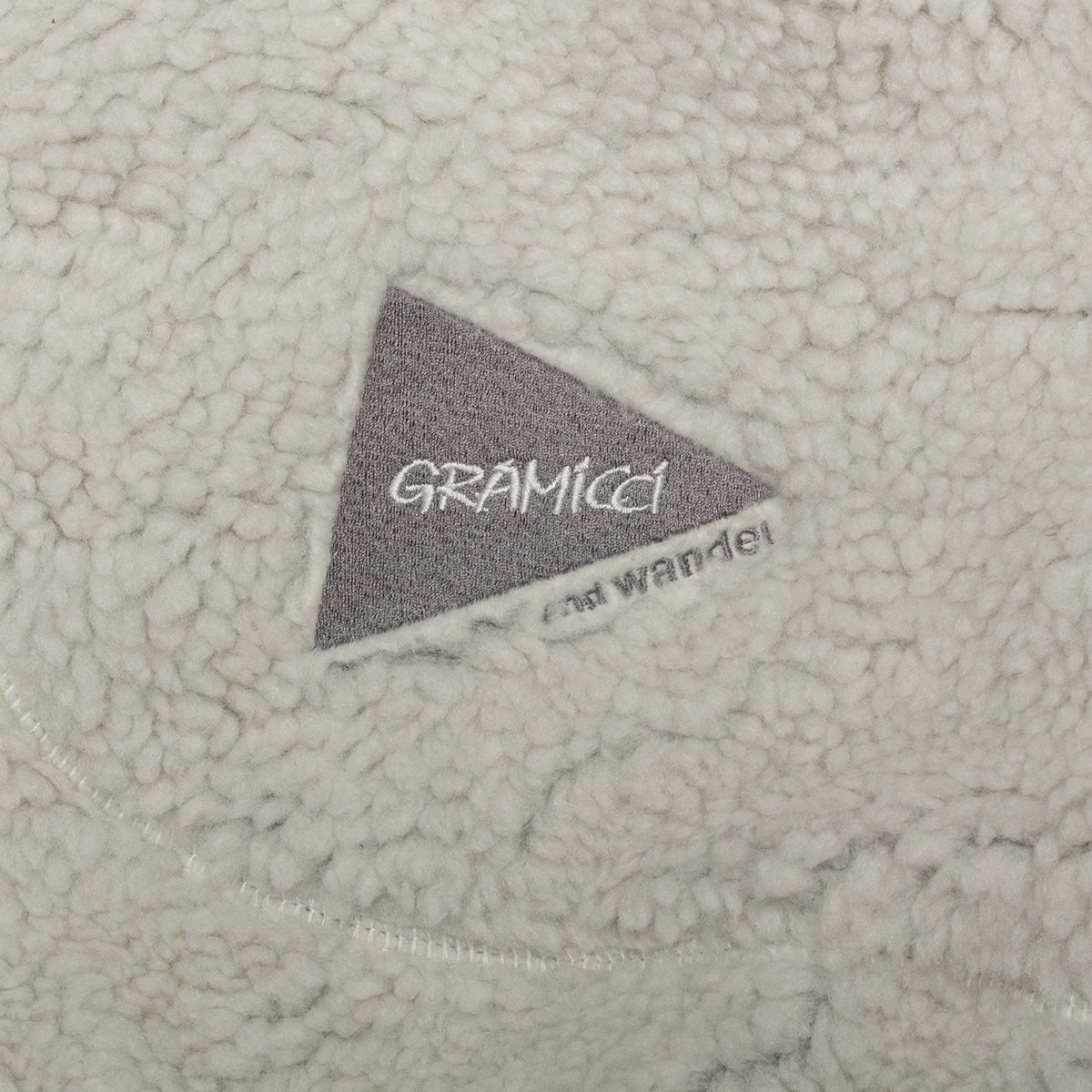 Gramicci x And Wander | JQ Tape Fleece Jacket
Color : Light Grey