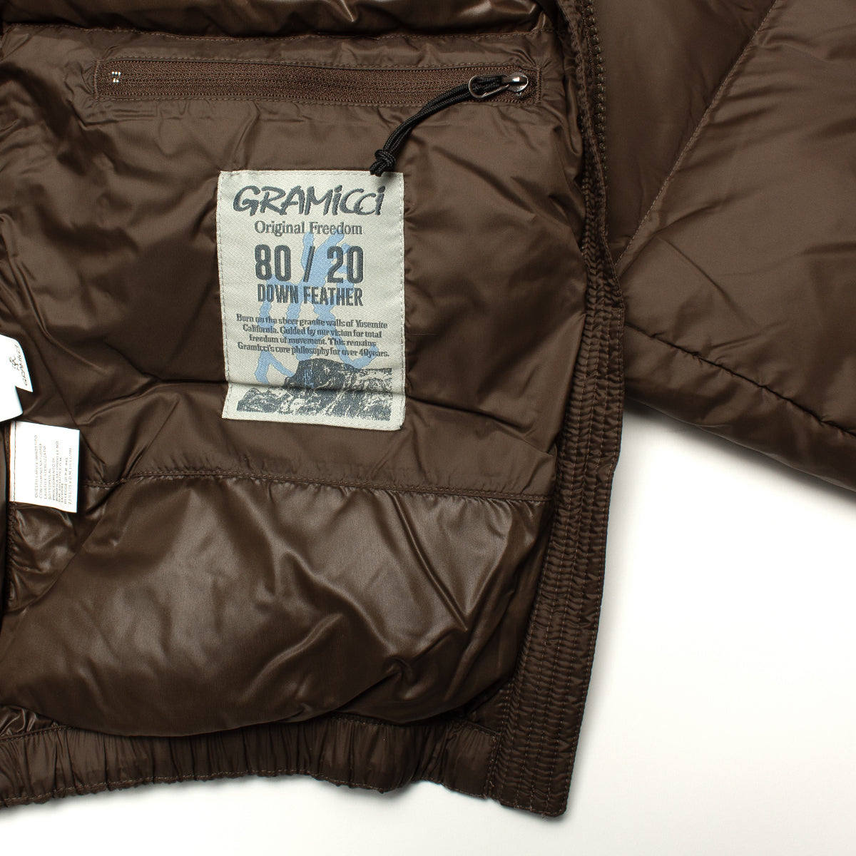 Gramicci | Down Puffer Jacket
Color : Dark Brown