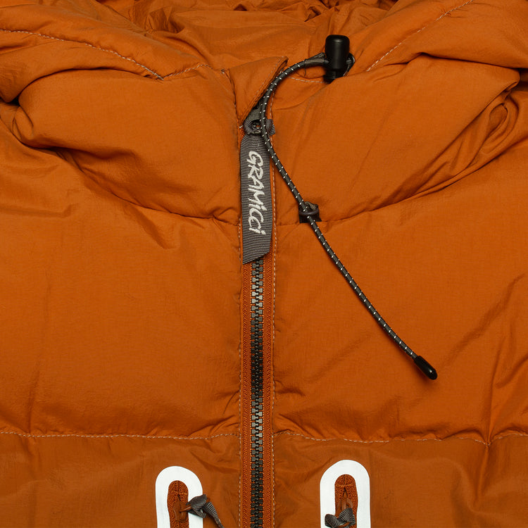 Gramicci x And Wander | Down Jacket
Color : Orange