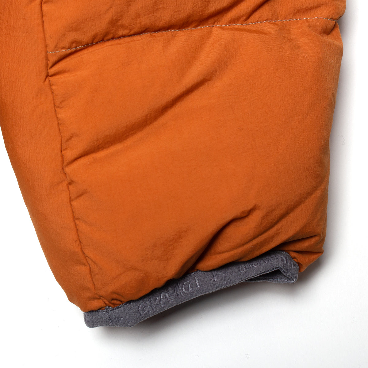 Gramicci x And Wander | Down Jacket
Color : Orange