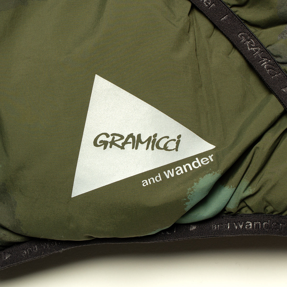 Gramicci x And Wander | Gramicci x And Wander Women's Down Vest
Color : Camo