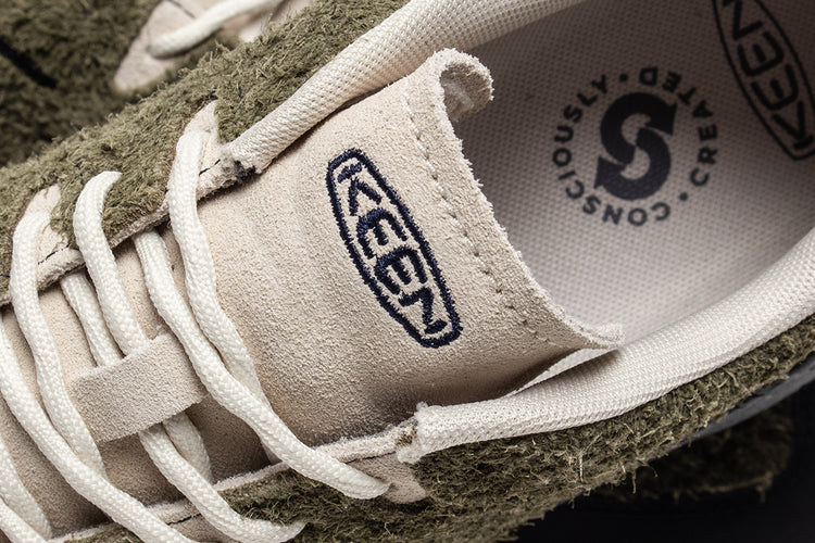 Keen - Jasper Zionic
Style # 1031089
Color : Dark Olive / Birch