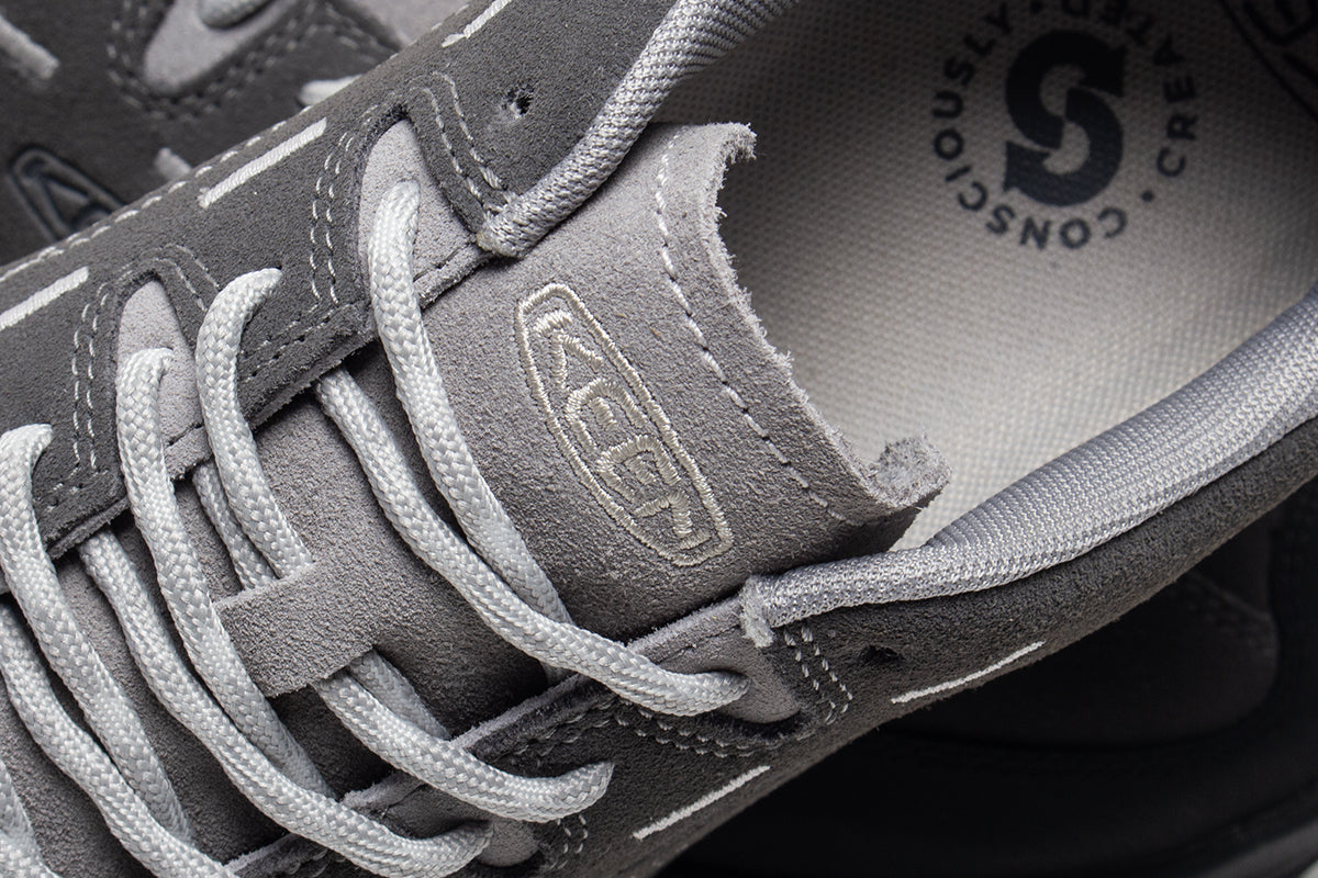 Keen - Jasper Zionic
Style # 1031092
Color : Magnet / Vapor