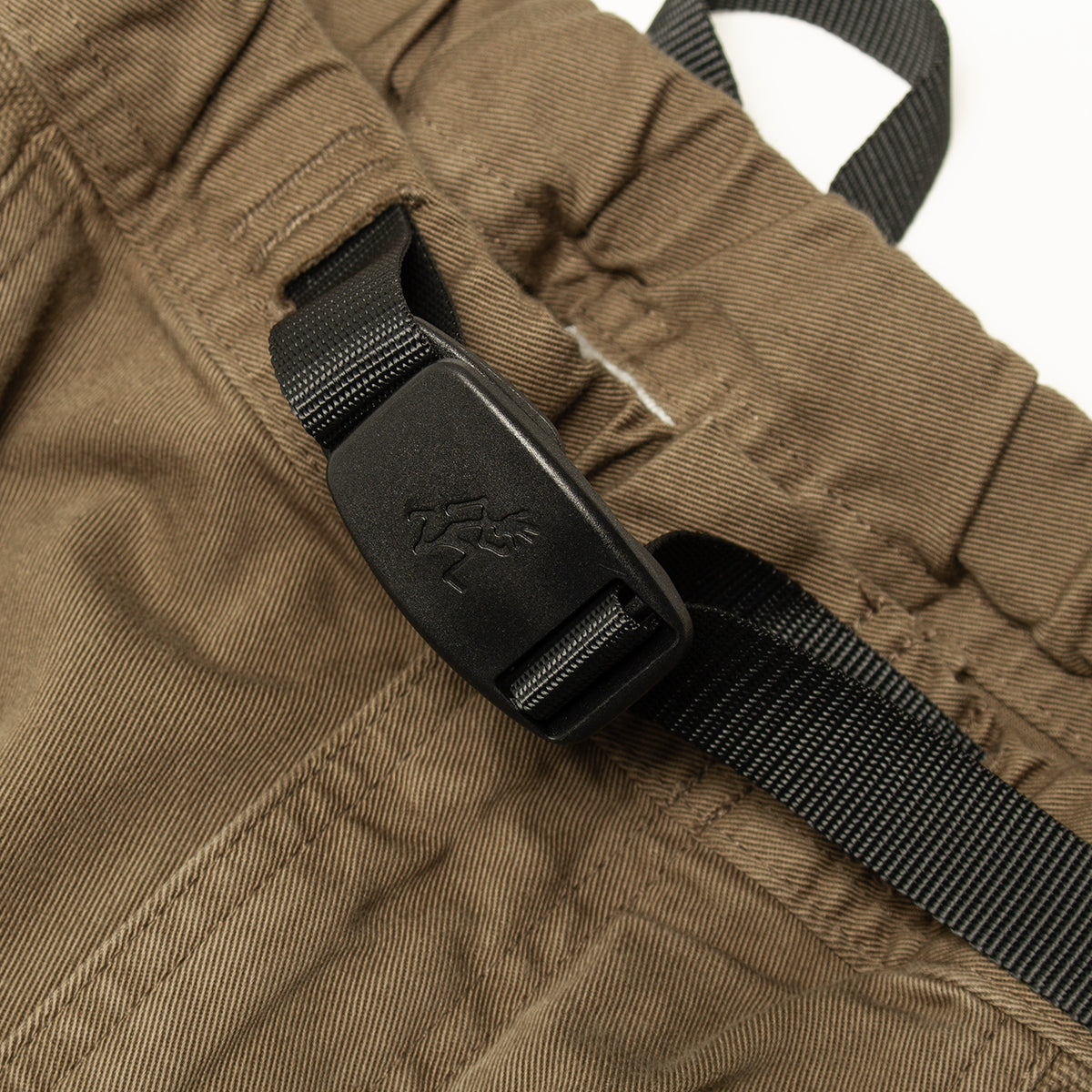 Gramicci | Gadget Pant
Color : Dusky Olive