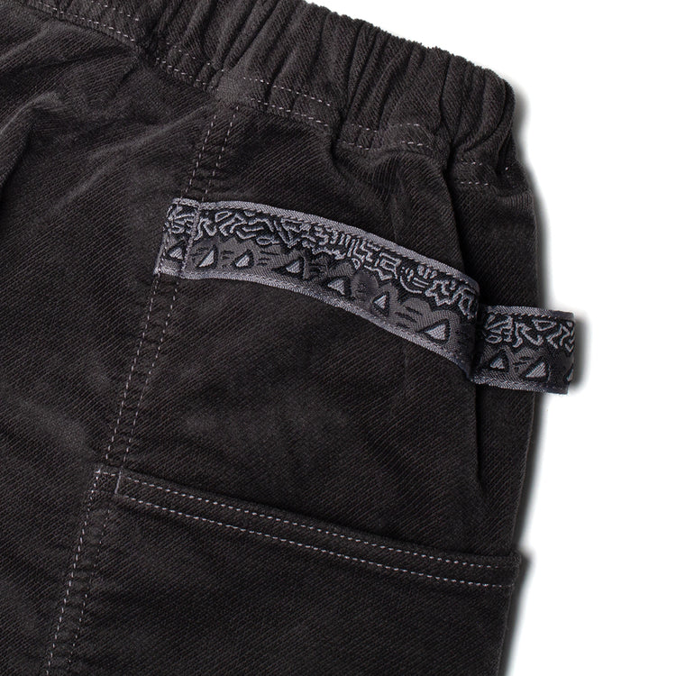 Gramicci x And Wander Corduroy Gadget Pants
Adjustable waistband with integrated belt and buckle
Color : Charcoal