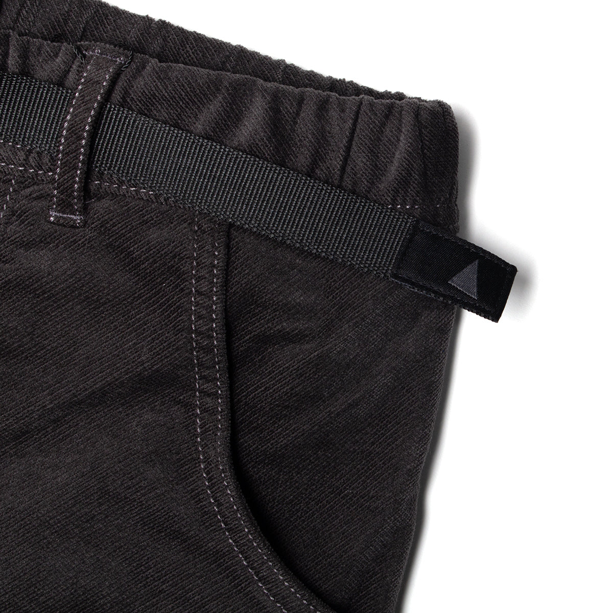 Gramicci x And Wander Corduroy Gadget Pants
Adjustable waistband with integrated belt and buckle
Color : Charcoal