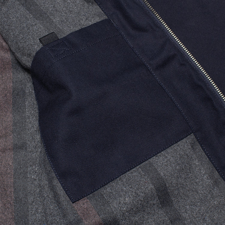 Carhartt WIP - Detroit Jacket
Style # I015264-0DI
Color : Dark Navy / Black (Rigid)