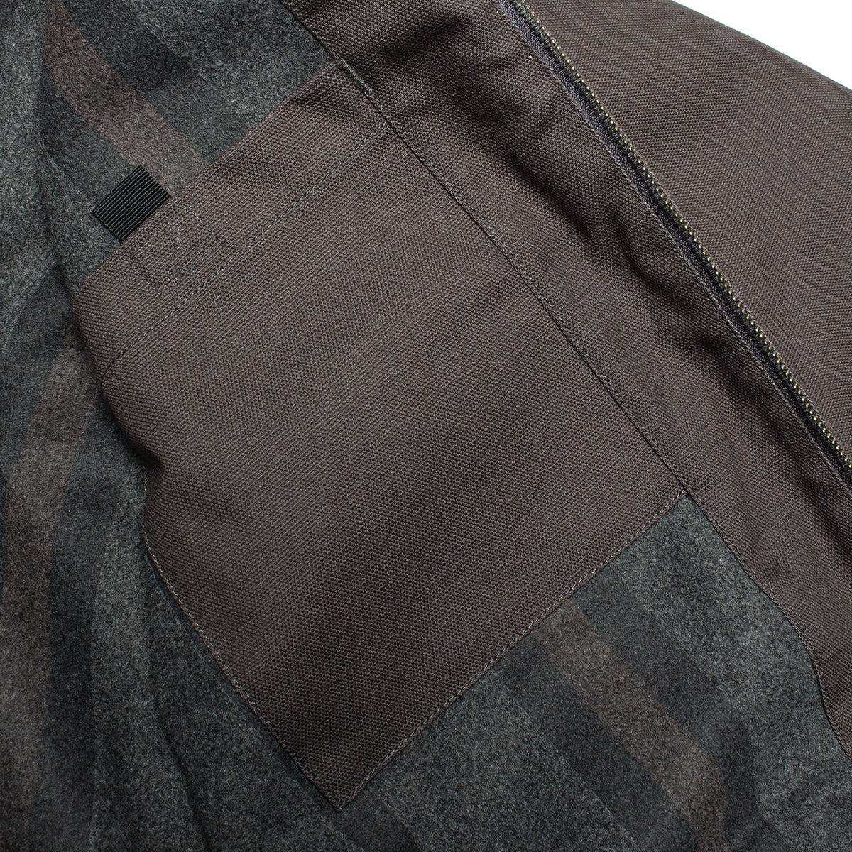 Carhartt WIP - Detroit Jacket
Style # I015264-3CL
Color : Graphite / Black (Rigid)