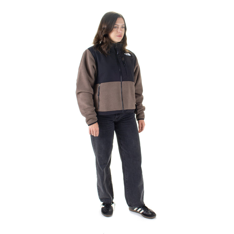 The North Face | Women's Retro Denali Jacket
Style # NF0A88YR5EX1
Color : Smokey Brown / TNF Black