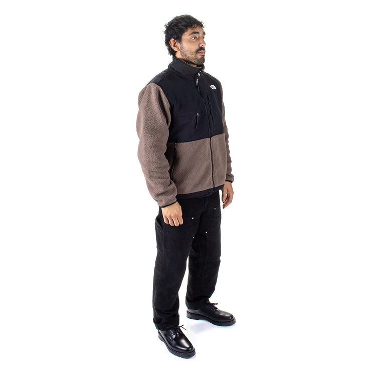 The North Face | Retro Denali Jacket
Style # NF0A88XH5EX1
Color : Smokey Brown / TNF Black