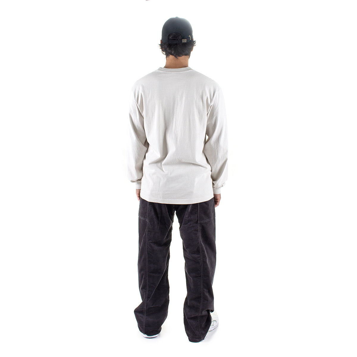 Gramicci x And Wander Corduroy Gadget Pants
Adjustable waistband with integrated belt and buckle
Color : Charcoal