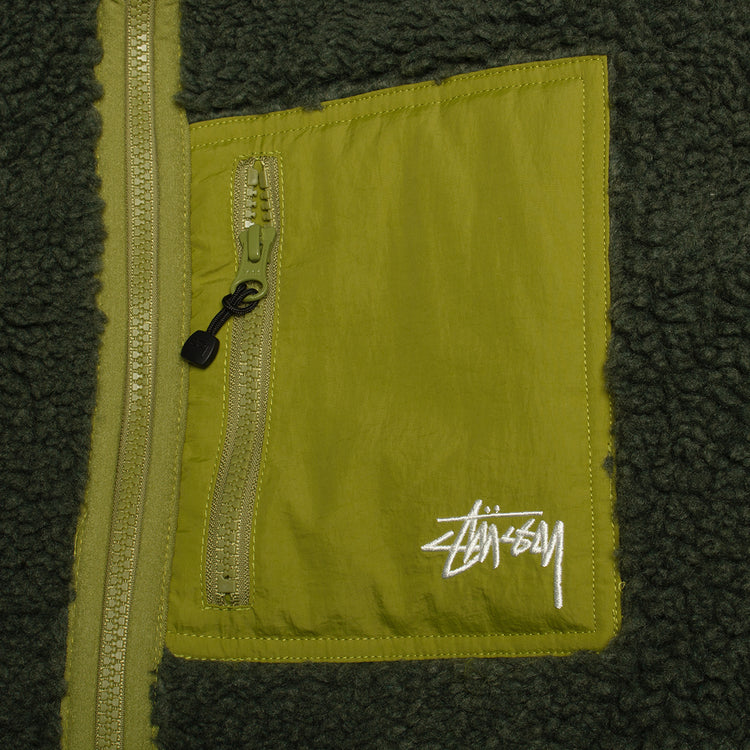 Stussy | Sherpa Reversible Jacket
Style # 118529
Color : Dark Green