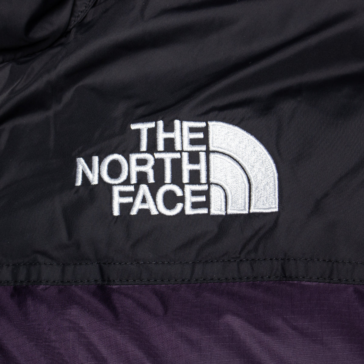 The North Face - Women's 1996 Retro Nuptse Jacket
Style # NF0A3XEOGJI1
Color : Endless Dusk / TNF Black