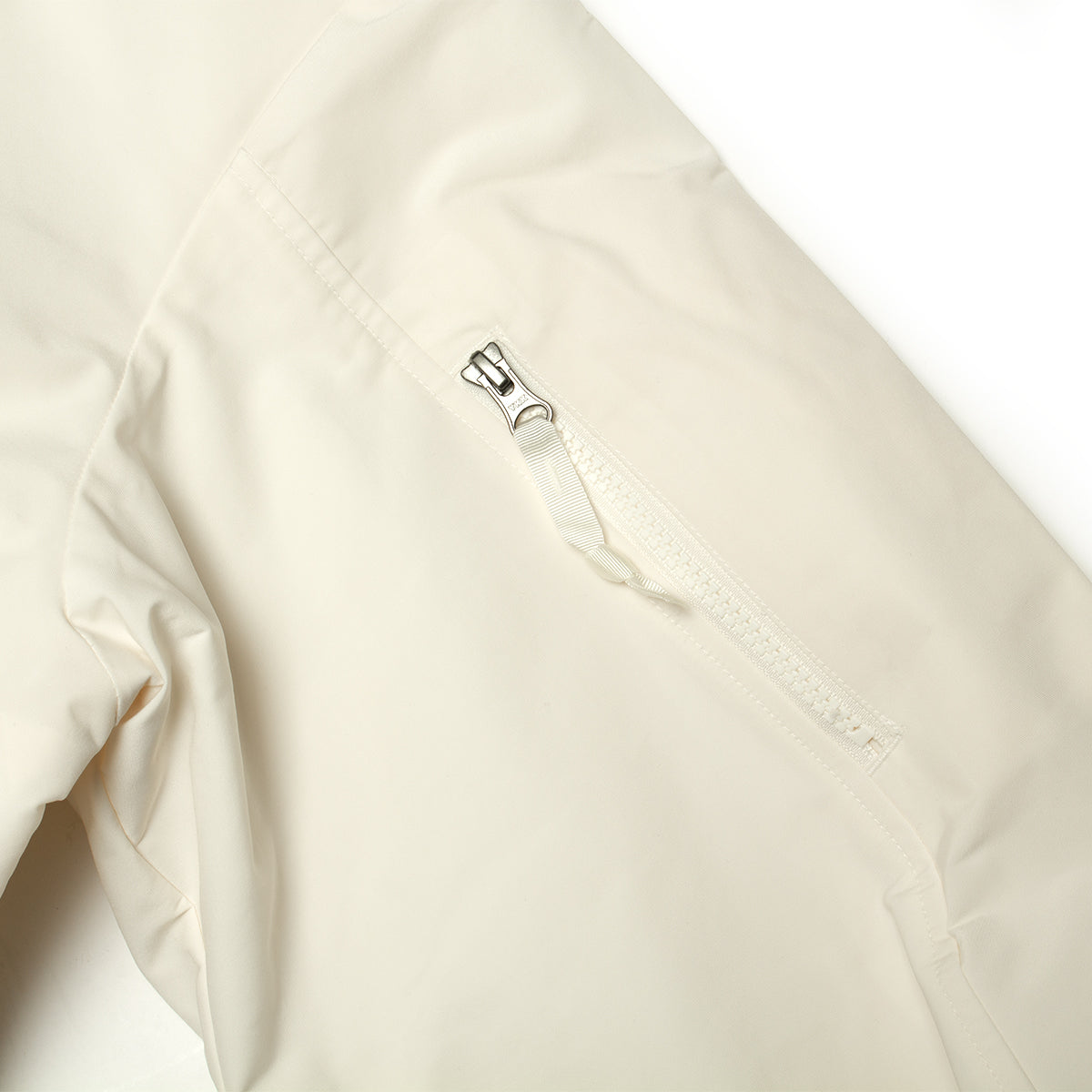 The North Face | Bomber Jacket
Style # NF0A88XZQLI1
Color : White Dune