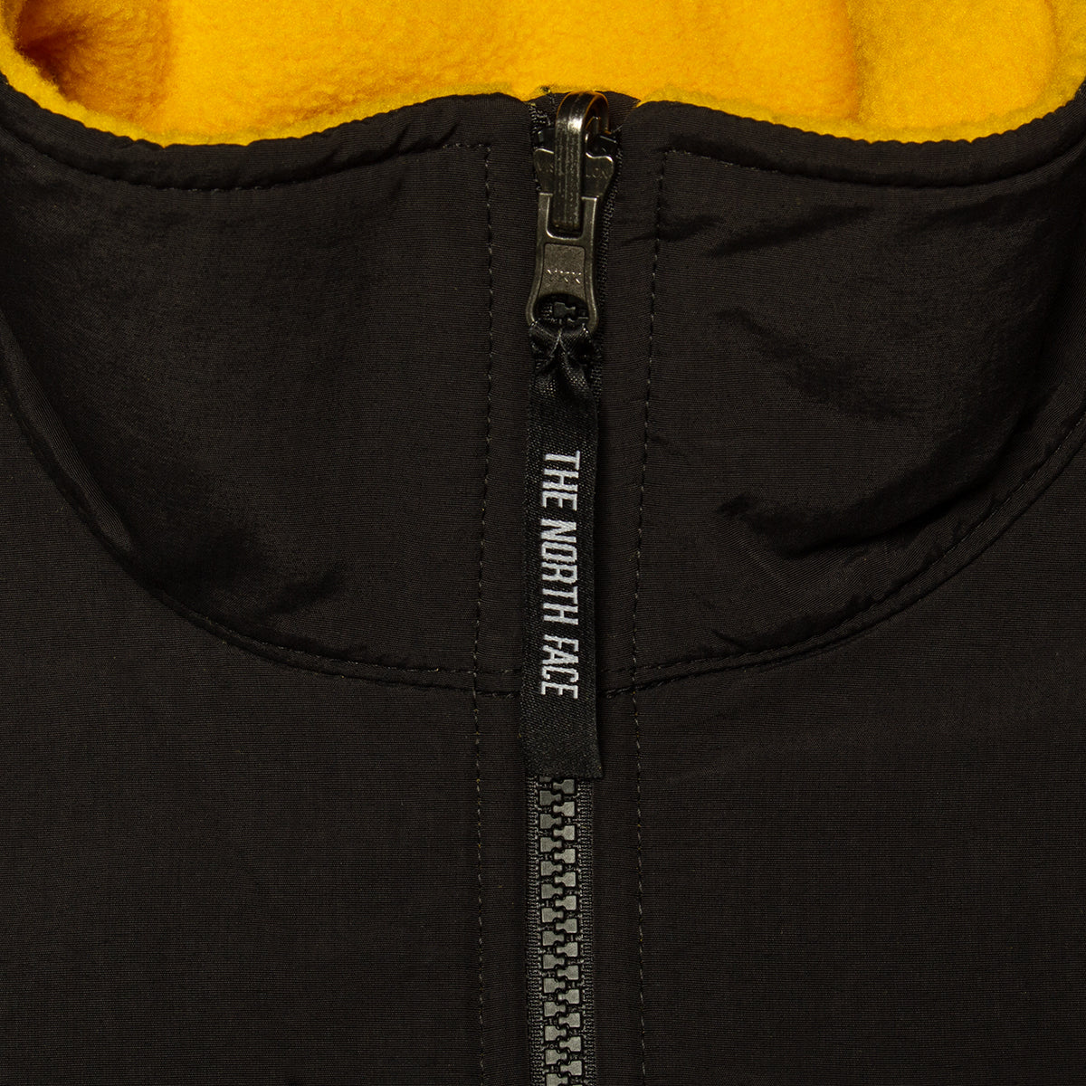 The North Face | Retro Denali Jacket
Style # NF0A88XHZU31
Color : Summit Gold / TNF Black