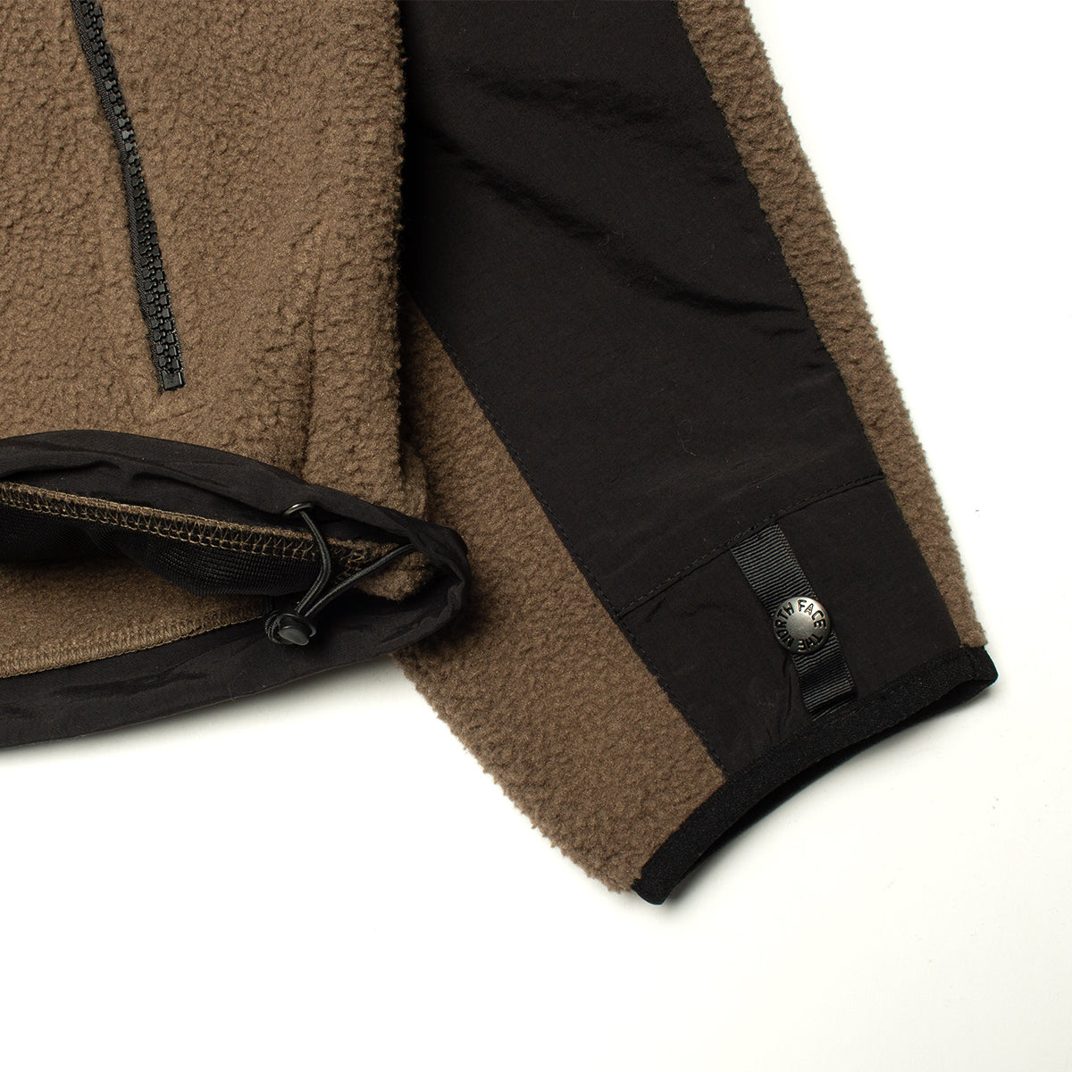 The North Face | Retro Denali Jacket
Style # NF0A88XH5EX1
Color : Smokey Brown / TNF Black